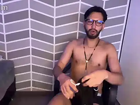 Snapshot of thomass1018 chatting on February 11, 2026, 4:01 pm thomass1018 online show from February 11, 2026, 4:01 pm