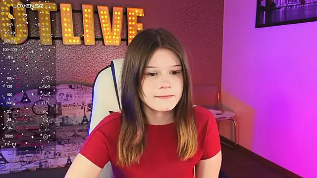 Snapshot of Lunatrend chatting on March 27, 2026, 12:05 pm Lunatrend online show from March 27, 2026, 12:05 pm