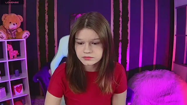 Snapshot of Lunatrend chatting on April 9, 2026, 6:02 am Lunatrend online show from April 9, 2026, 6:02 am