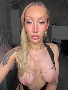 Allana29 online show from April 15, 2026, 7:54 pm