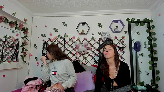 playful-girls online show from February 3, 2026, 12:32 pm