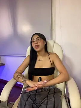 Snapshot of scarlett_pinkk1 chatting on March 3, 2026, 5:02 am scarlett pinkk1 online show from March 3, 2026, 5:02 am