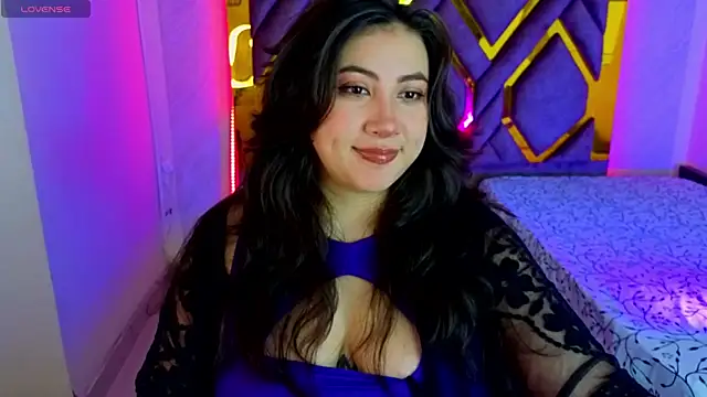 Snapshot of Luvienne chatting on April 22, 2026, 7:37 pm Luvienne online show from April 22, 2026, 7:37 pm