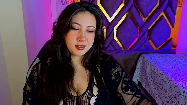 Snapshot of Luvienne chatting on May 9, 2026, 7:30 pm Luvienne online show from May 9, 2026, 7:30 pm