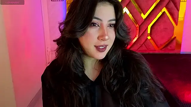 Snapshot of Luvienne chatting on May 30, 2026, 7:11 pm Luvienne online show from May 30, 2026, 7:11 pm