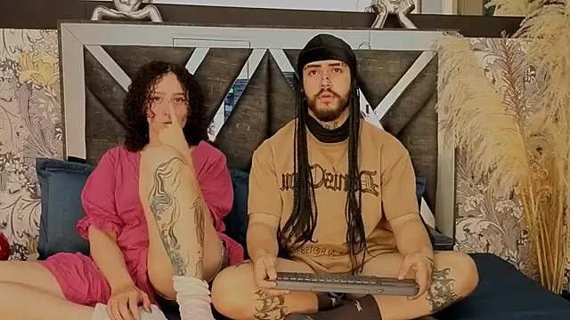 Snapshot of Benny_and_Mark chatting on February 11, 2026, 4:17 am Benny and Mark online show from February 11, 2026, 4:17 am