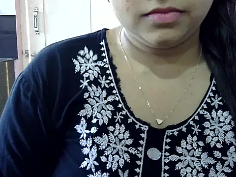 Cute Aliyaa online show from April 5, 2026, 8:55 am