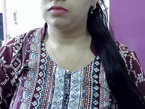 Cute Aliyaa online show from April 15, 2026, 8:43 am