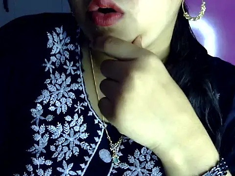 Snapshot of Cute_Aliyaa chatting on June 30, 2026, 1:56 pm Cute Aliyaa online show from June 30, 2026, 1:56 pm