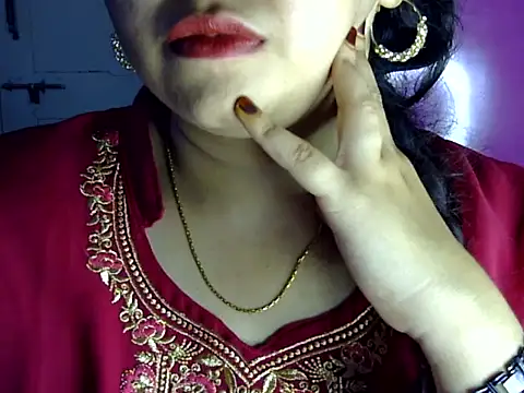 Snapshot of Cute_Aliyaa chatting on July 12, 2026, 1:24 pm Cute Aliyaa online show from July 12, 2026, 1:24 pm