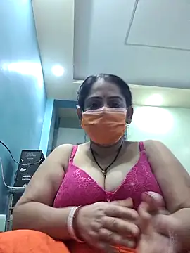 diyam4002 online show from February 4, 2026, 2:56 pm