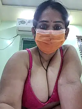 diyam4002 online show from February 15, 2026, 7:54 pm