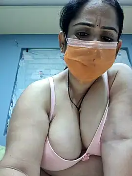 diyam4002 online show from February 24, 2026, 6:55 am