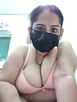 diyam4002 online show from February 26, 2026, 2:05 pm