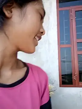 Snapshot of Hoa-tuylip chatting on May 15, 2026, 11:34 pm Hoa-tuylip online show from May 15, 2026, 11:34 pm