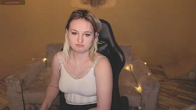 Snapshot of grase_neon chatting on February 6, 2026, 11:02 am grase neon online show from February 6, 2026, 11:02 am