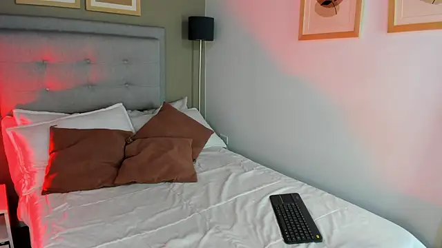 Snapshot of SalomeStorm_ chatting on February 17, 2026, 8:59 pm SalomeStorm online show from February 17, 2026, 8:59 pm