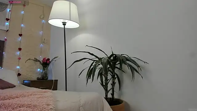 Snapshot of SalomeStorm_ chatting on February 24, 2026, 1:31 pm SalomeStorm online show from February 24, 2026, 1:31 pm