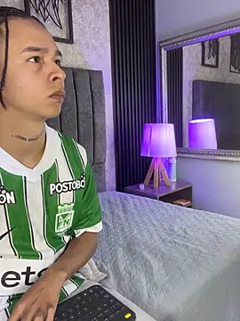 Snapshot of bliinkii_and_luka_ chatting on February 25, 2026, 1:32 pm bliinkii and luka online show from February 25, 2026, 1:32 pm