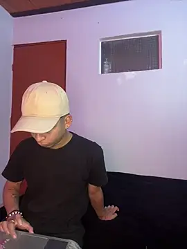 Snapshot of bliinkii_and_luka_ chatting on April 1, 2026, 1:34 pm bliinkii and luka online show from April 1, 2026, 1:34 pm