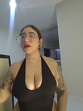 Helll girll online show from March 15, 2026, 11:22 pm