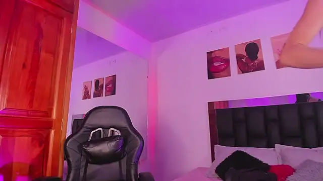 Snapshot of Isabella_Moon9 chatting on February 28, 2026, 11:44 am Isabella Moon9 online show from February 28, 2026, 11:44 am