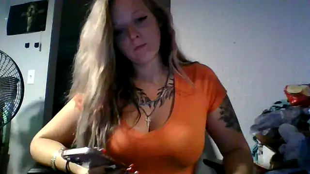 Snapshot of Gypsymomma17 chatting on June 14, 2026, 12:08 am Gypsymomma17 online show from June 14, 2026, 12:08 am