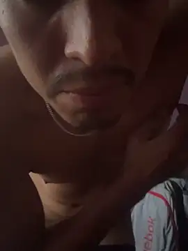 Snapshot of serranoandre chatting on February 24, 2026, 9:35 pm serranoandre online show from February 24, 2026, 9:35 pm