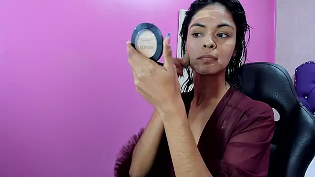 Snapshot of Tiara_Latina chatting on February 6, 2026, 11:41 pm Tiara Latina online show from February 6, 2026, 11:41 pm