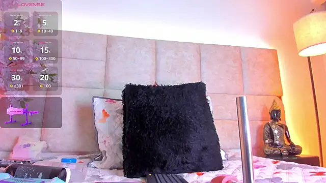 IsabelaRoman online show from March 30, 2026, 8:43 pm