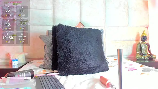 IsabelaRoman online show from March 31, 2026, 1:33 pm