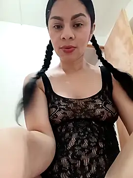 Snapshot of luna_pinky chatting on March 9, 2026, 4:00 pm luna pinky online show from March 9, 2026, 4:00 pm