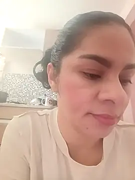 Snapshot of luna_pinky chatting on April 2, 2026, 4:26 pm luna pinky online show from April 2, 2026, 4:26 pm