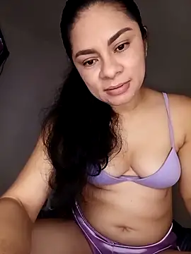 Snapshot of luna_pinky chatting on April 5, 2026, 9:01 pm luna pinky online show from April 5, 2026, 9:01 pm