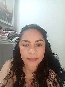 Snapshot of luna_pinky chatting on April 13, 2026, 4:12 pm luna pinky online show from April 13, 2026, 4:12 pm