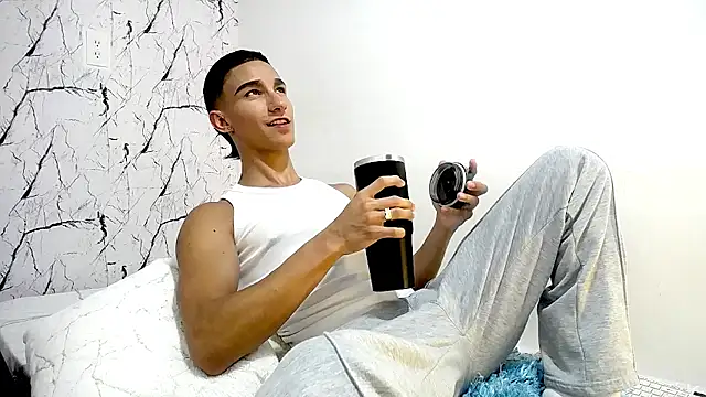 Snapshot of BabyAndy_ chatting on July 1, 2026, 10:53 pm BabyAndy online show from July 1, 2026, 10:53 pm
