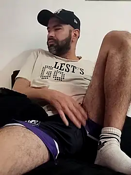 Snapshot of hairyandbigmann chatting on February 5, 2026, 2:33 pm hairyandbigmann online show from February 5, 2026, 2:33 pm