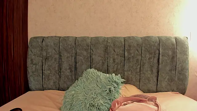 Aleera Walton online show from March 19, 2026, 7:07 pm