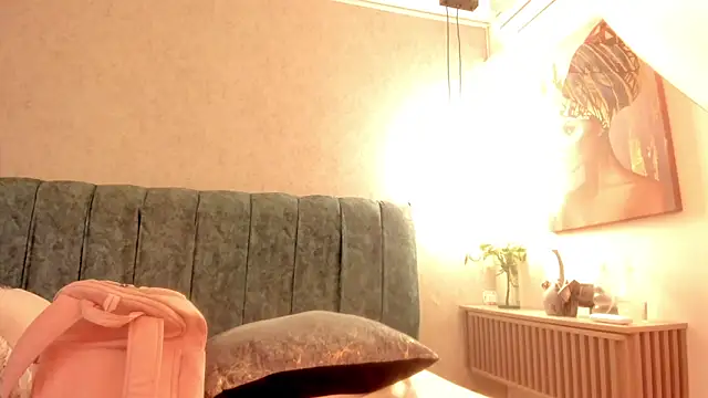 Aleera Walton online show from April 11, 2026, 9:08 pm