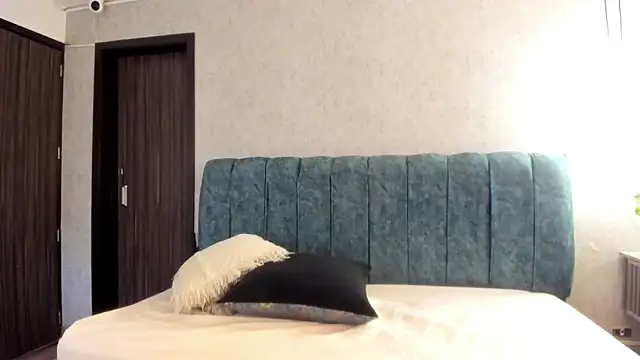 Aleera Walton online show from April 14, 2026, 7:31 pm