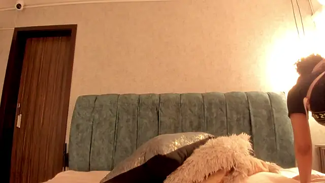 Aleera Walton online show from April 17, 2026, 7:28 pm