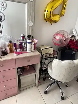 sweetlove- online show from April 23, 2026, 5:59 pm