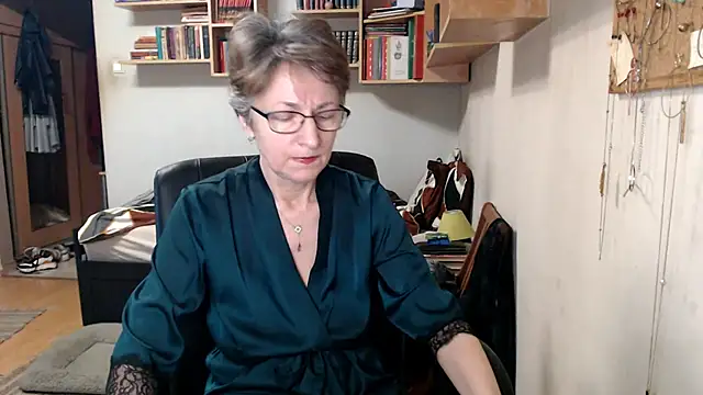 katemodel online show from September 30, 2025, 7:24 am