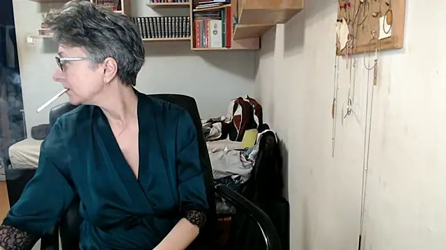 katemodel online show from October 31, 2025, 7:20 am