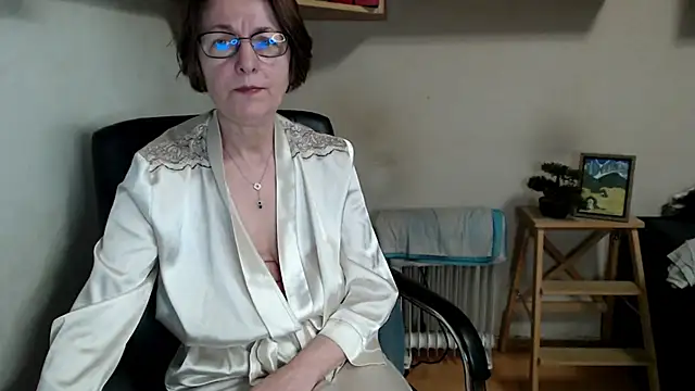 katemodel online show from May 16, 2026, 6:21 am