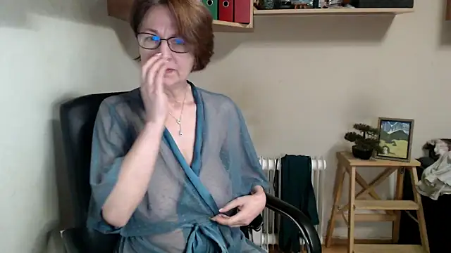 katemodel online show from May 18, 2026, 7:47 am
