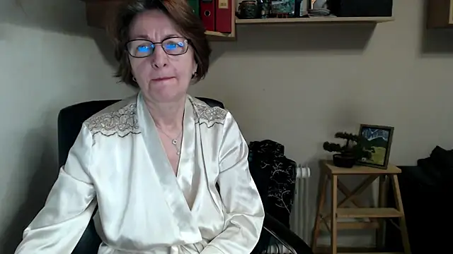 katemodel online show from June 3, 2026, 6:49 am