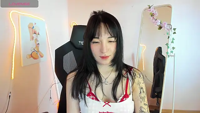 AliceeinWonderlanddd online show from May 18, 2026, 3:02 am