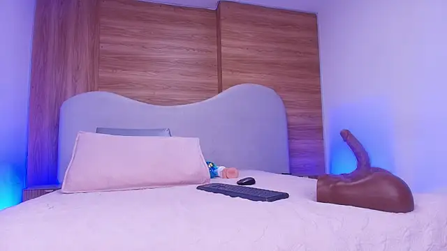 Snapshot of shaina_adams chatting on March 31, 2026, 11:54 am shaina adams online show from March 31, 2026, 11:54 am