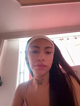 Bonny Eva online show from May 14, 2026, 4:25 pm
